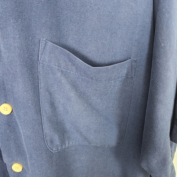 IZOD Men's Washable Silk Navy Blue Short Sleeve Pocket Shirt Size XL - Picture 4 of 9
